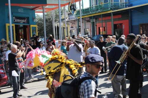 Despite being a hotbed for lively, soulful music, there are few music traditions in the Crescent City that are coveted as much as “second linin’.” Composed of parade attendees and people who just want to have a good ole time, the second line forms and trails behind the main line, which includes members of the brass band. 