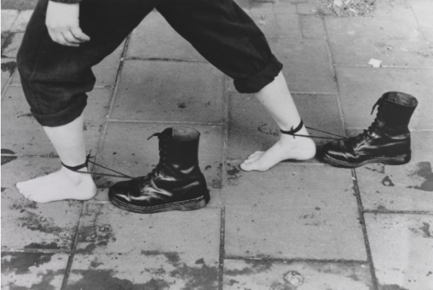 Mona Hatoum, Performance Still 1985, 1995. Tate, London.